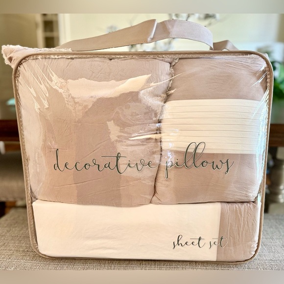 🎉LAST PIECE🎉DREAM STORIES 10pc Supersoft bedding Set - Picture 2 of 8